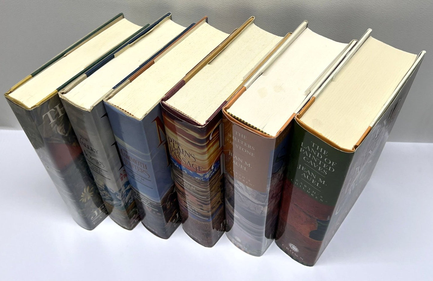 - Signed Earth's Children Set - Jean M. Auel - The Clan of the Cave Bear; The Valley of Horses; The Mammoth Hunters; The Plains of Passage; The Shelters of Stone; The Land Of Panted Caves Signed 1st / 1st Printings